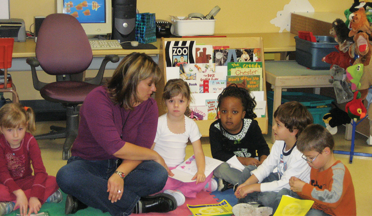 Renai Moleman with students