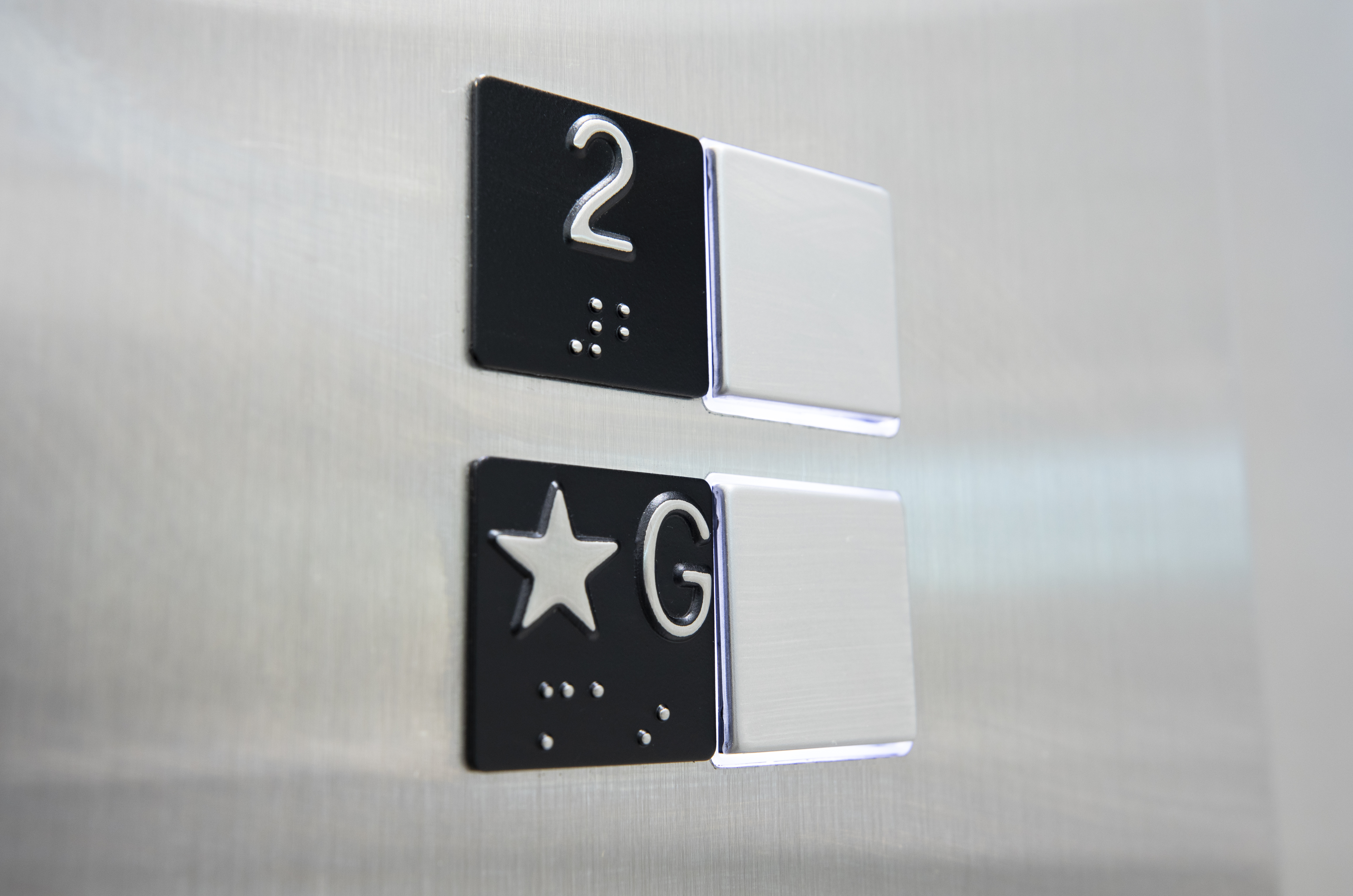 braille on elevator buttons