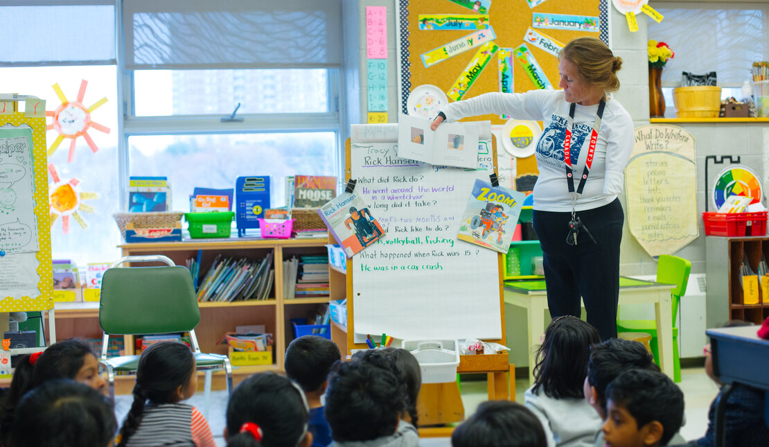 Tracy Schmitt speaks to a group of young students in the Rick Hansen Foundation School Program