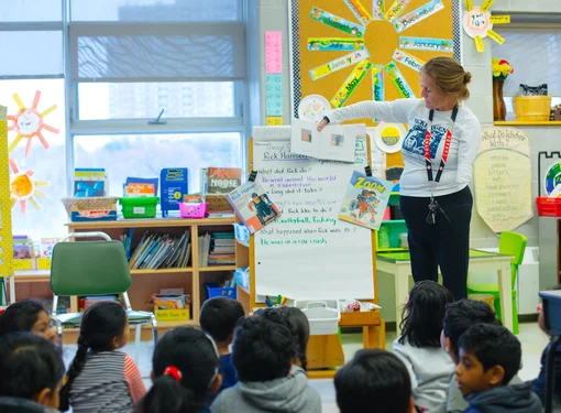Tracy Schmitt speaks to a group of young students in the Rick Hansen Foundation School Program