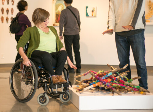 Marika van Dommelen visits art exhibit