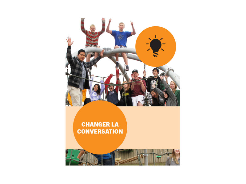 A group of students on a netted playground structure, title text says "Changer la conversation au sujet des handicaps"