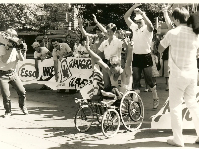 La mi-parcours, à Melbourne, à 12 451,49 mi/20 036 km a représenté un moment grandement important pour M. Hansen et la Tournée.