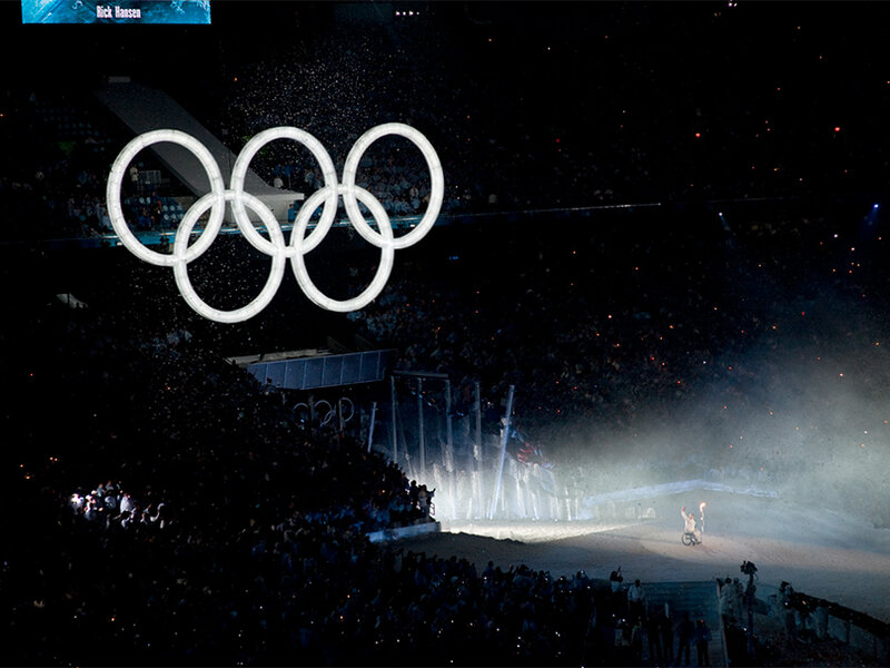 Vue aérienne de Rick Hansen qui présente aux Jeux olympiques.