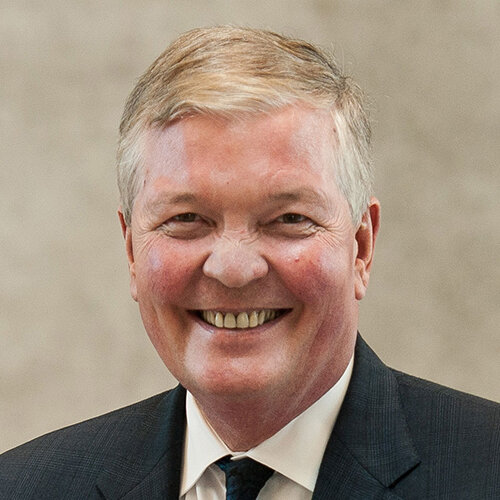 Headshot of Lyall Knott